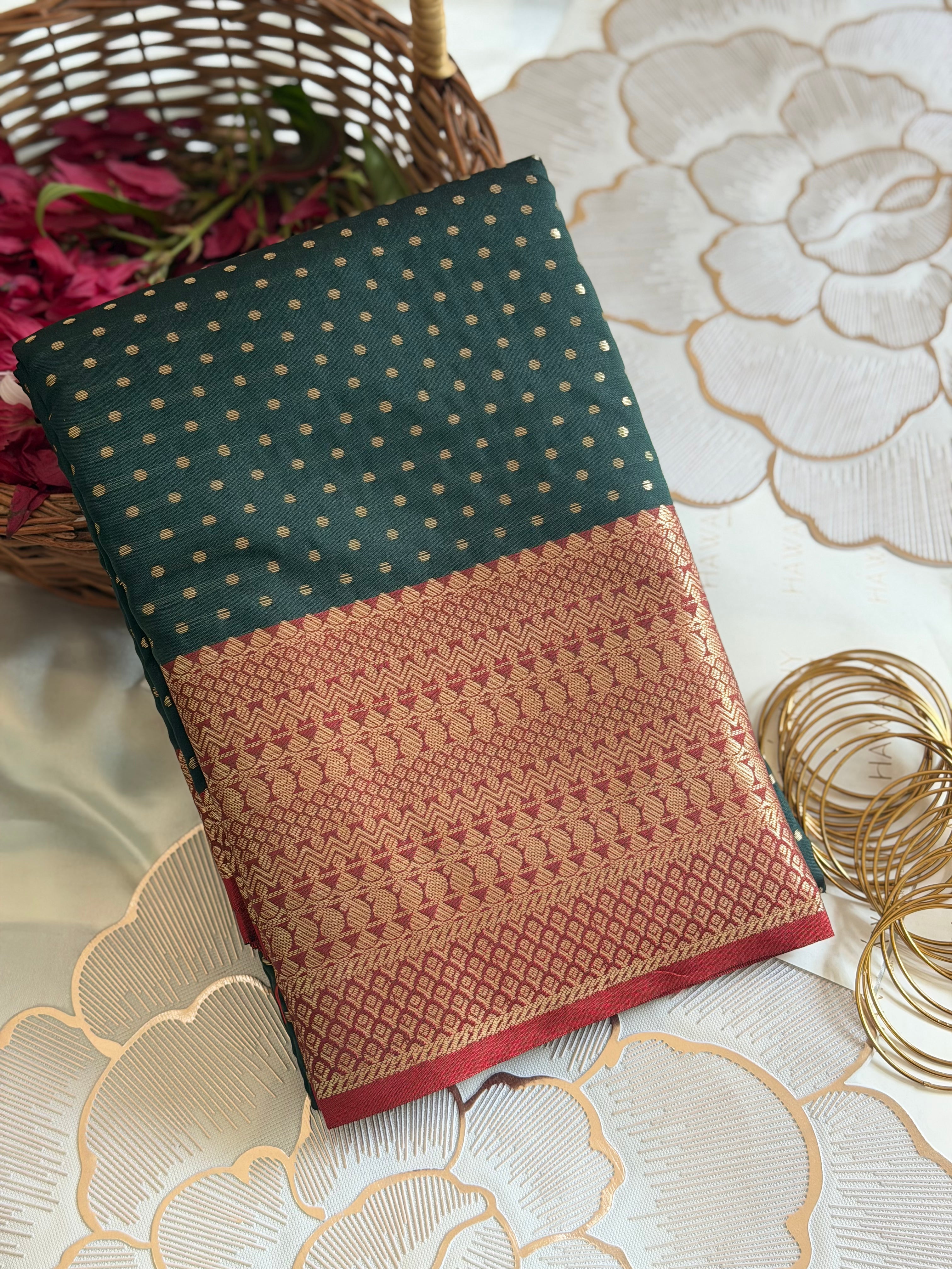 DIVA - DARK GREEN AND RED