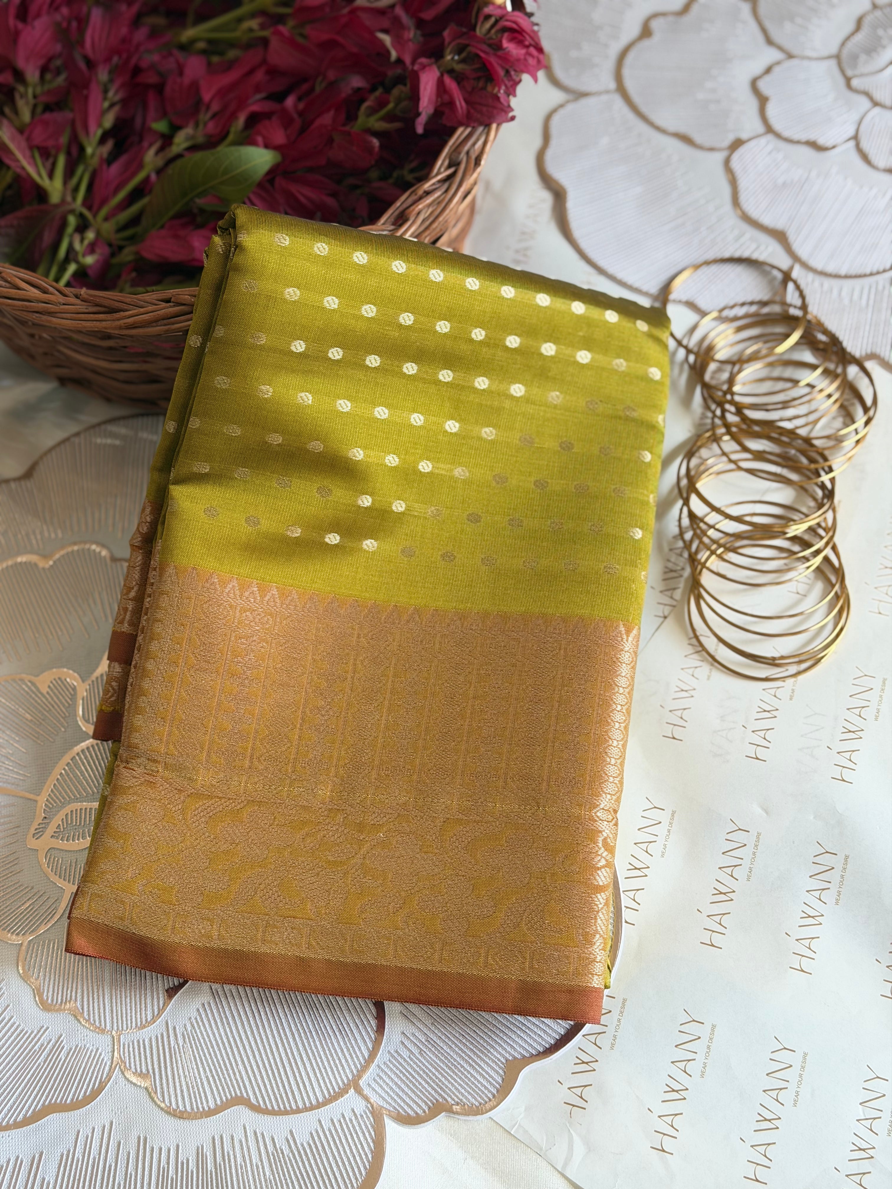 DIVA- PARROT GREEN AND RED