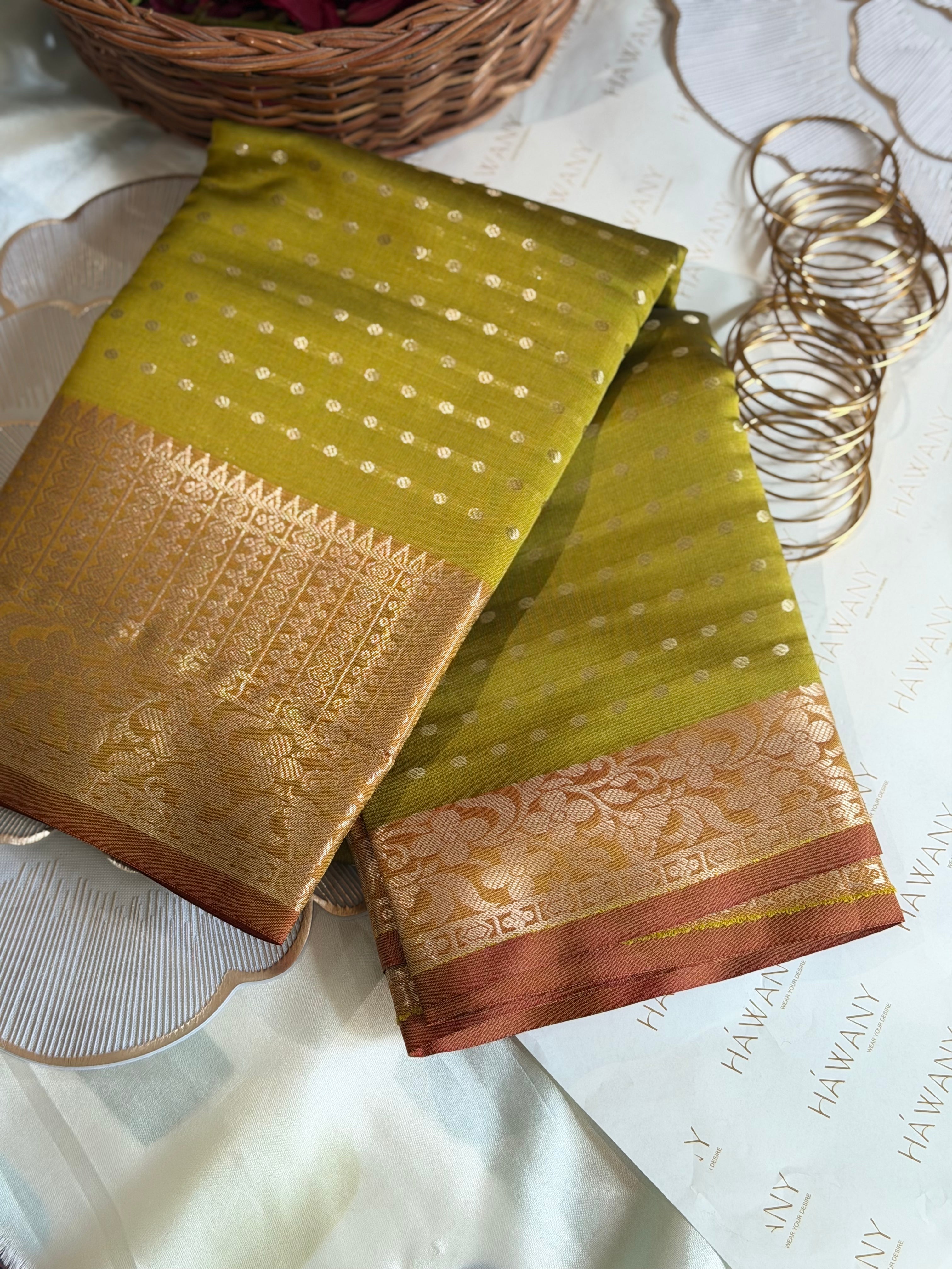 DIVA- PARROT GREEN AND RED